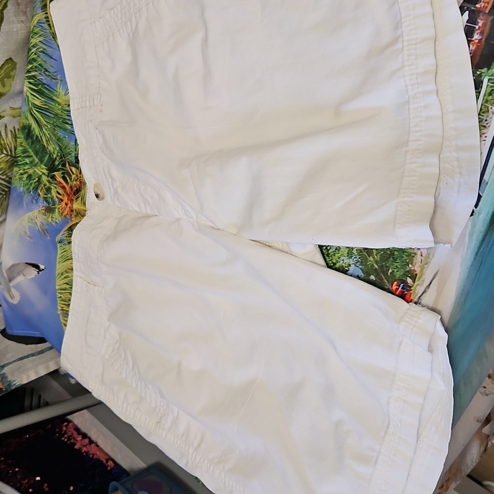 Dockers Shorts Bone White Lots Of Pockets US 14 In Good Condition. Bone colored